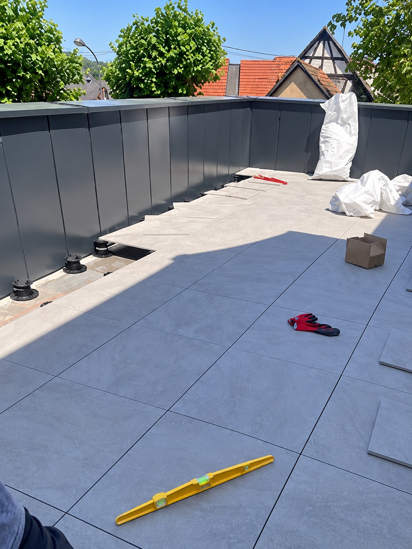 Réfection d&rsquo;une toiture-terrasse avec dalles sur plots